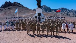 Militares argentinos y chilenos en el Cristo Redentor. Buscarán subir el Aconcagua. Militares argentinos y chilenos en el Cristo Redentor. Buscarán subir el Aconcagua.