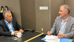 Alfredo Cornejo junto a Tomás Cabanillas, funcionario canadiense a cargo del área de inversiones en minería en el extranjero.