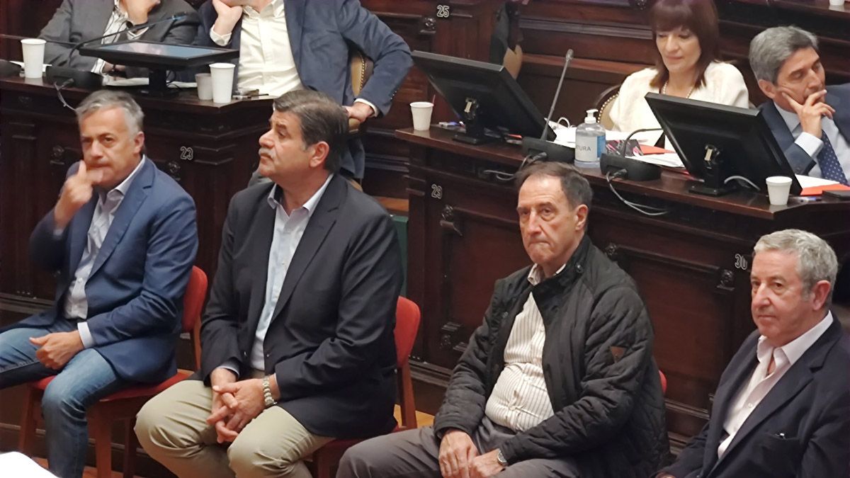 Una de las últimas apariciones públicas de Roberto Iglesias fue en la Legislatura en el homenaje a Juan Carlos Jaliff, en abril de este año al retirarse de la actividad política. Aquí está junto a otros dos ex gobernadores -Alfredo Cornejo y Julio Cobos- y el actual vicegobernador Mario Abed.