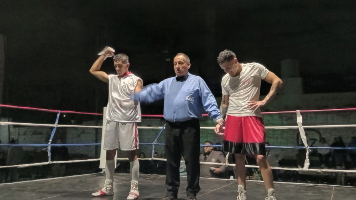 Los jueces dieron el fallo y el lasherino Lautaro González ya festeja su tercer triunfo en el boxeo profesional.