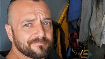 La muerte de un marinero en alta mar y la lupa en su capitán y un médico del barco