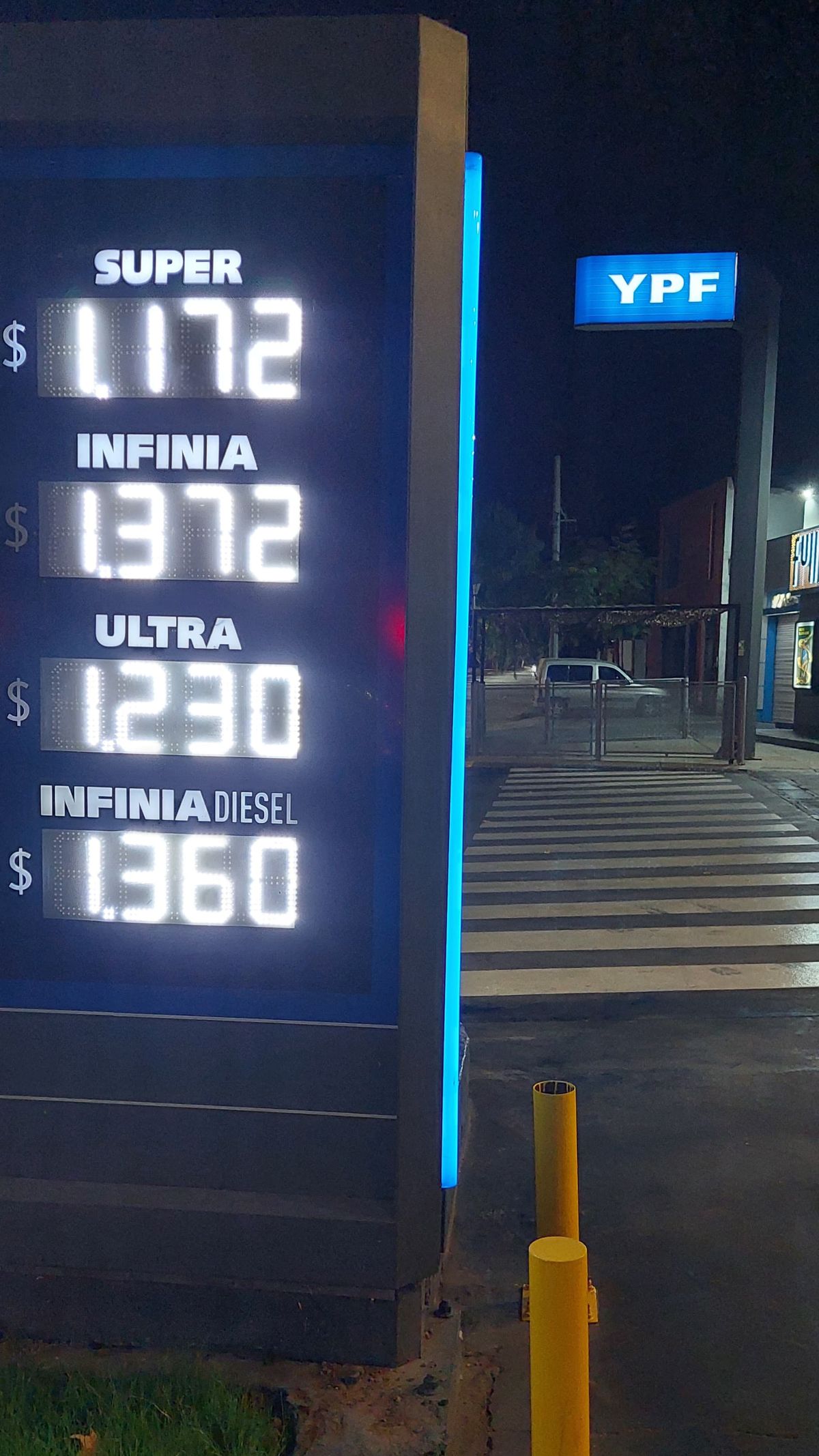 Los nuevos precios de las naftas y combustibles en YPF desde este miércoles. Los nuevos precios de las naftas y combustibles en YPF desde este miércoles.