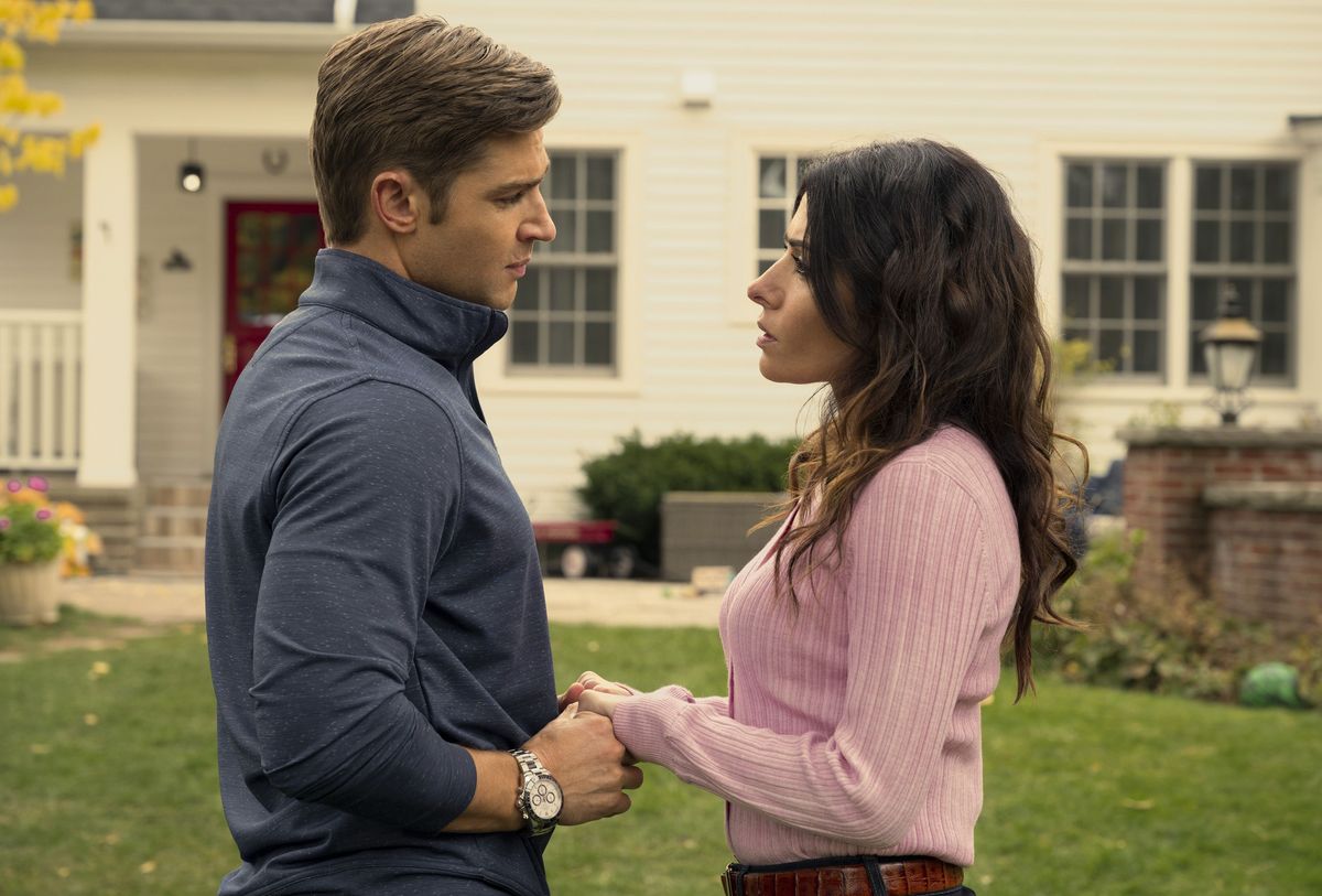 Netflix tiene una serie subida de tono sobre la búsqueda del deseo y los triángulos amorosos. Netflix tiene una serie subida de tono sobre la búsqueda del deseo y los triángulos amorosos.