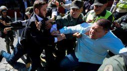 En Venezuela hubo una insólita trifulca entre diputados y la policía