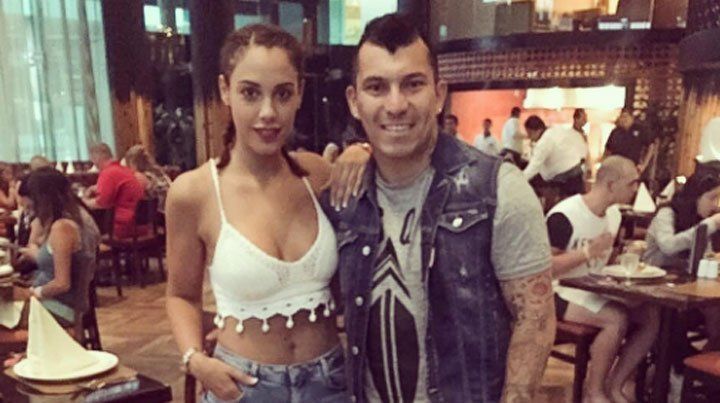 Sorpresa Asi Le Pidio Casamiento Gary Medel A Su Novia