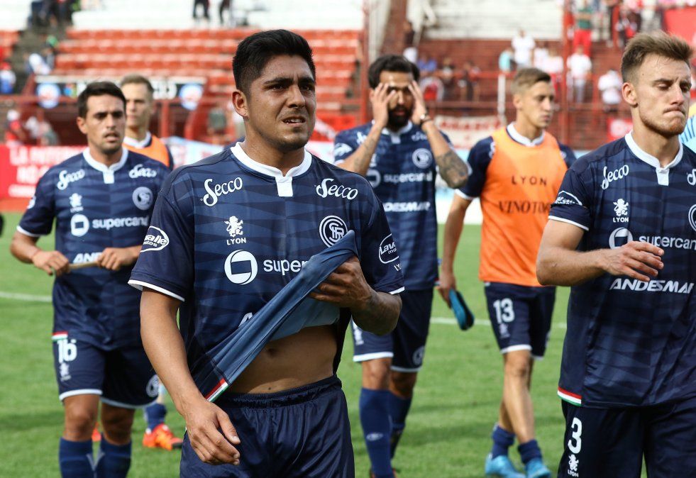 La Lepra no aprovechó la ventaja y sufrió un mazazo en La Paternal