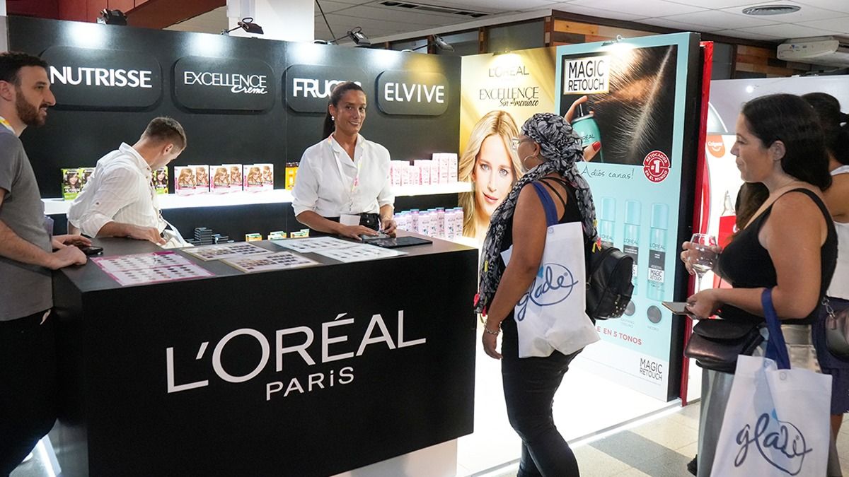Los stands de belleza se llenaron de gente. Foto: Martín Pravata/Diario Uno. Los stands de belleza se llenaron de gente. Foto: Martín Pravata/Diario Uno.