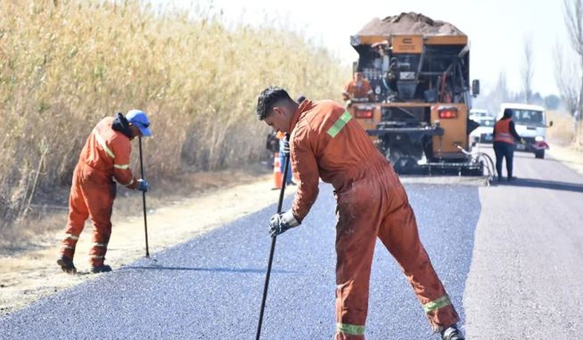 La falta de asfalto retrasa obras en Mendoza.