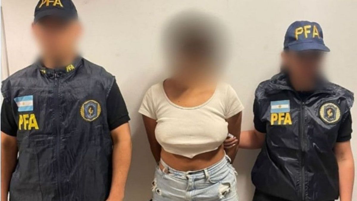 Una de las mujeres que fueron condenadas por asesinar a un joven que contactaron a través de las redes sociales. Una de las mujeres que fueron condenadas por asesinar a un joven que contactaron a través de las redes sociales.