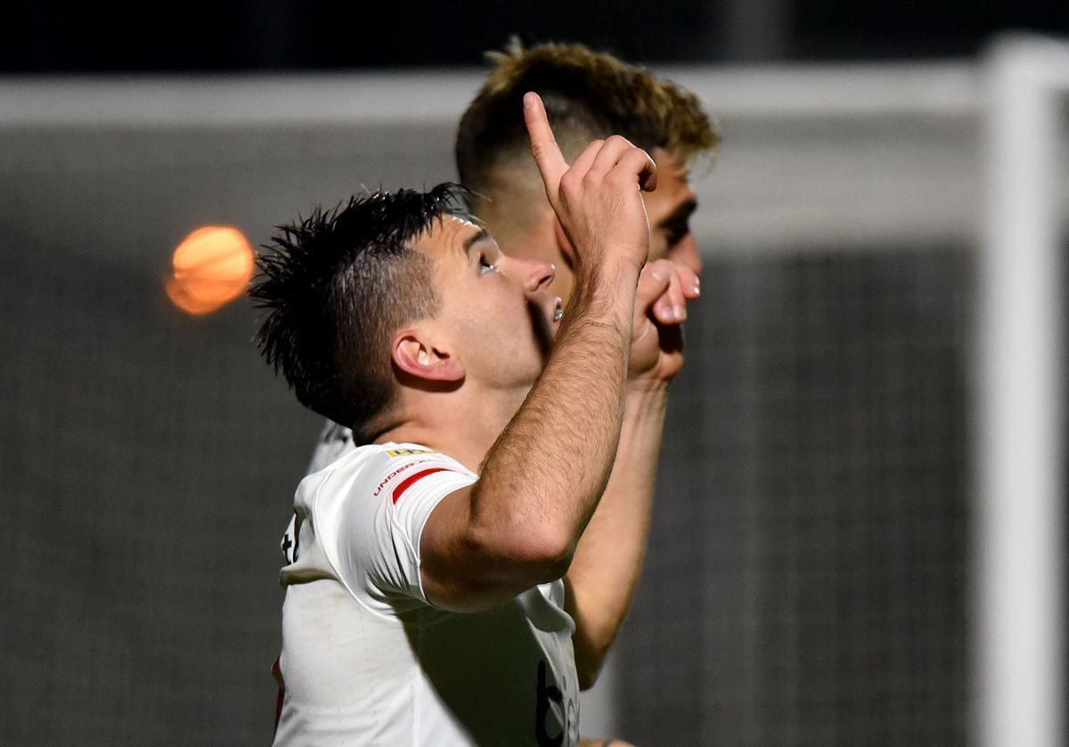 Estudiantes liquidó el partido en 6 minutos.