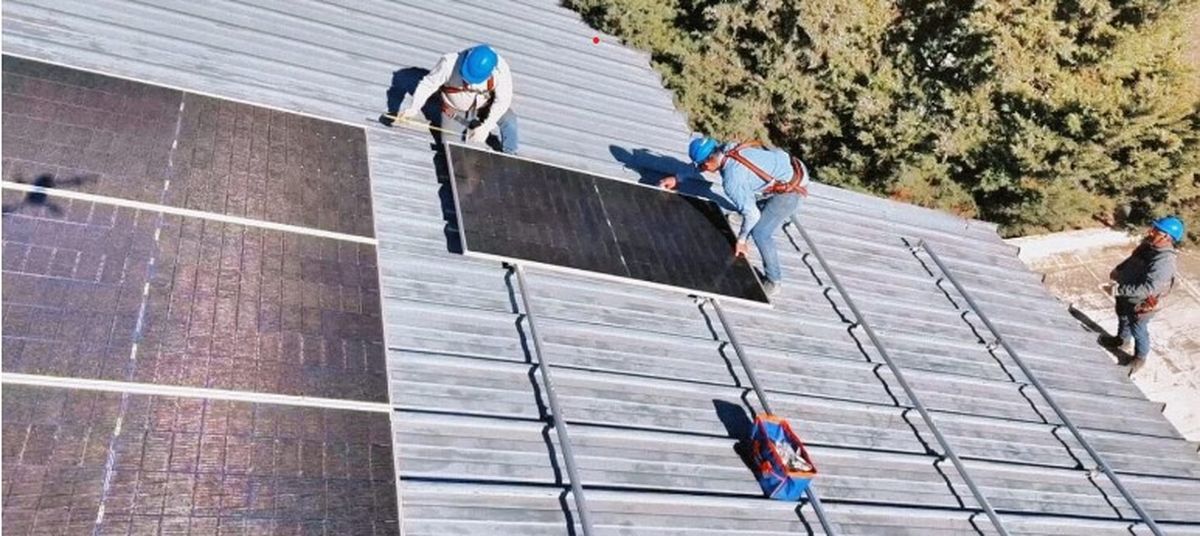 El parque solar está ubicado en el predio municipal de Luján de Cuyo. El parque solar está ubicado en el predio municipal de Luján de Cuyo.