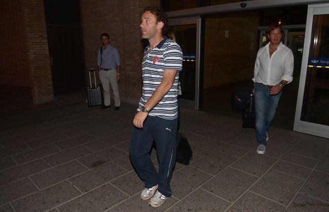 Apedrearon el micro de Independiente y Milito sufrió algunos cortes