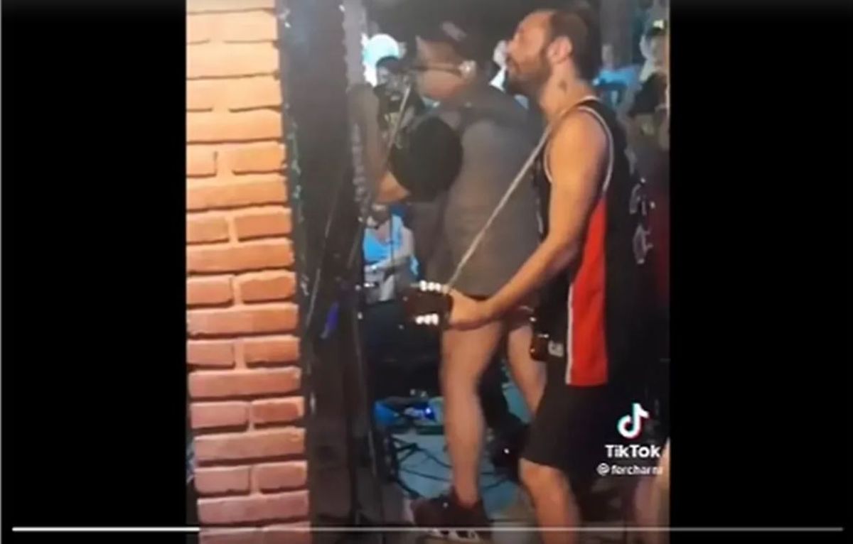 Pity mejora. Pity Álvarez volvió a tocar rock and roll en vivo.