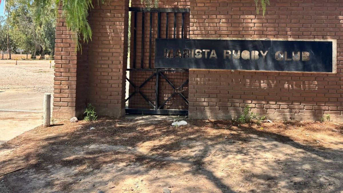 Un nene de 4 años murió ahogado en la pileta del Club Marista, en Luján, en un descuido de los responsables de la escuela de verano. Un nene de 4 años murió ahogado en la pileta del Club Marista, en Luján, en un descuido de los responsables de la escuela de verano.