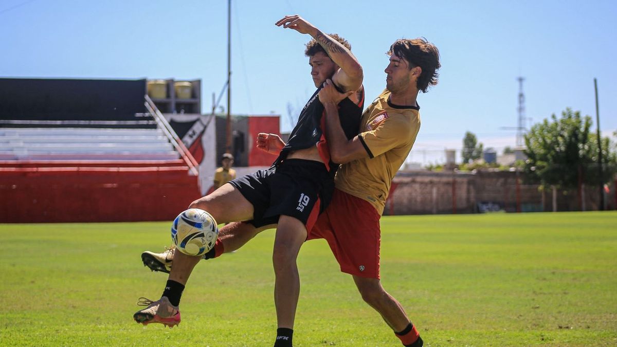 En calle Vergara jugaron el Deportivo Maipú con el Atlético San Martín
