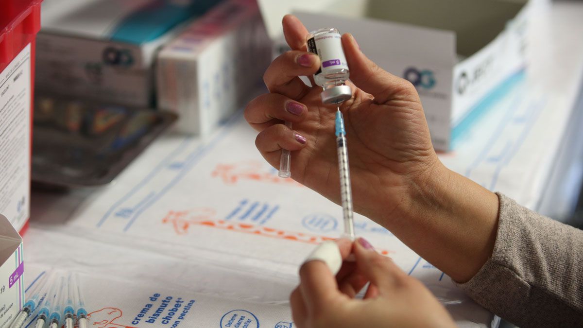 En la Ciudad de Buenos Aires, realizarán un estudio sobre los efectos de combinar vacunas, al que se pueden anotar mayores de 21 años.