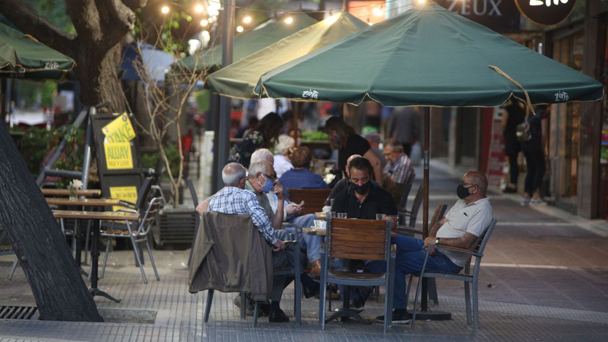 Coronavirus en Mendoza: hubo más fallecidos y menos contagiados que el viernes.