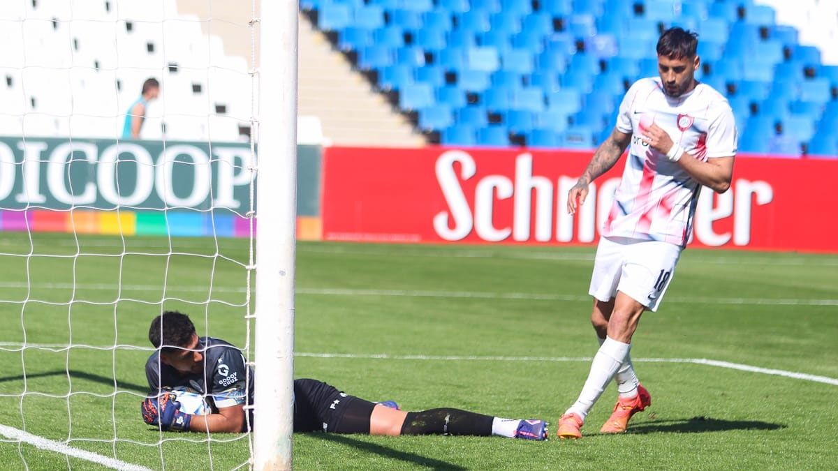 Godoy Cruz empató con San Lorenzo en el Malvinas. Petroli le atajó un penal a Fydriszewski.