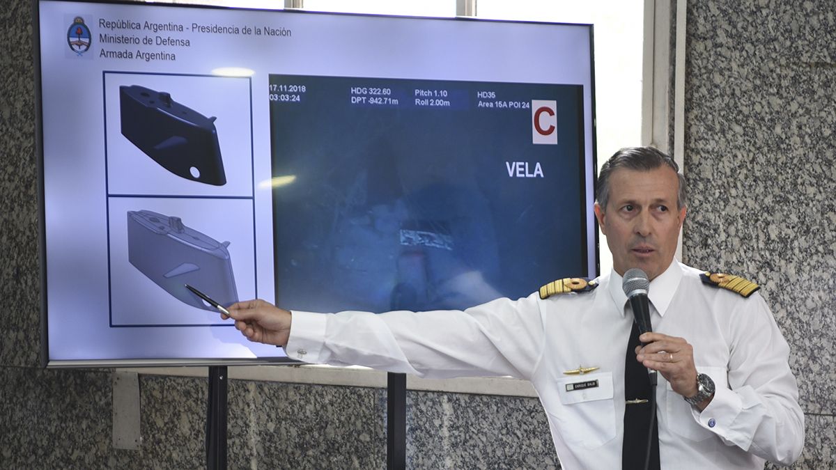 El capitan Enrique Balbi durante la conferencia en la que brindó detalles del hallazgo del del submarino ARA San Juan.