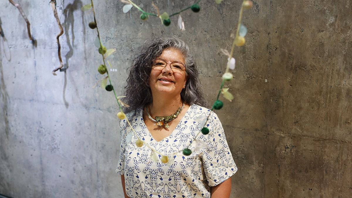 El arte conceptual de la joyería invoca en Chavetta dimensiones ambientales, sociales, de género, comunitarias y más allá. El arte conceptual de la joyería invoca en Chavetta dimensiones ambientales, sociales, de género, comunitarias y más allá.