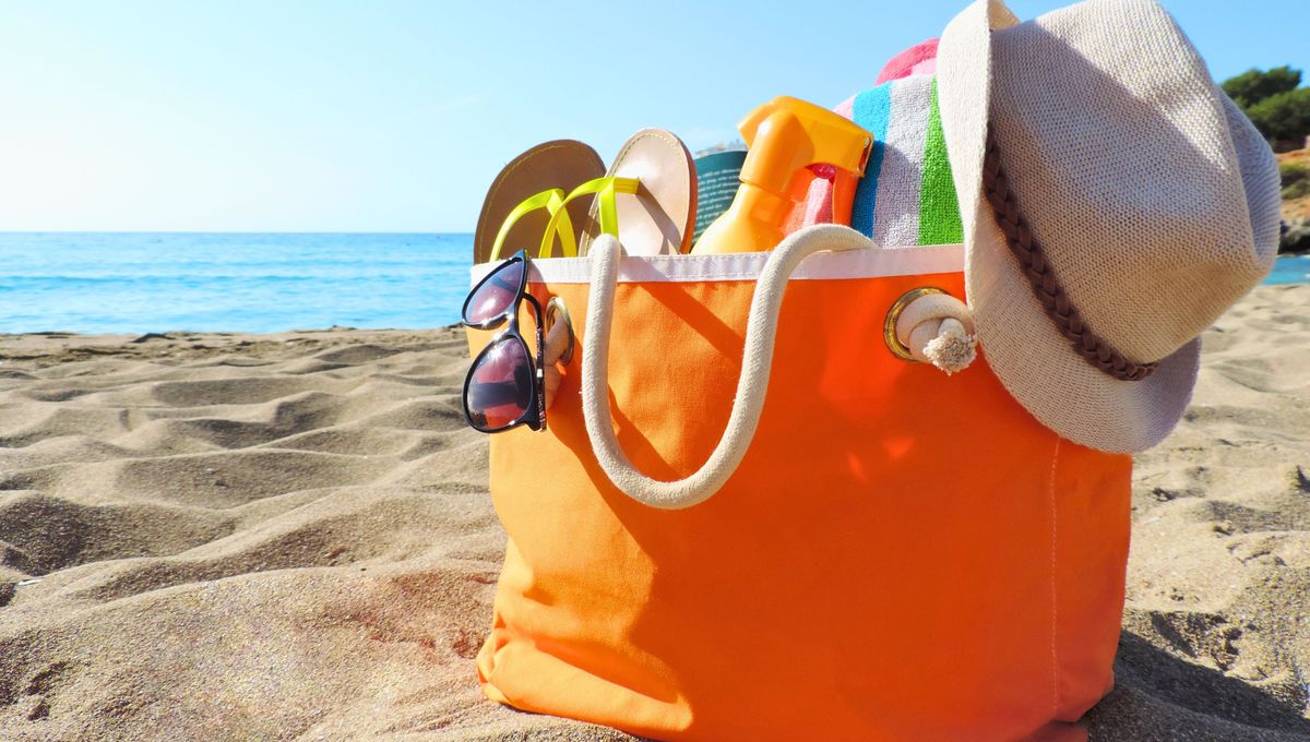 No hay nada más cómodo que llevar un bolso grande a la playa o a la pileta, donde entren todos los elementos para una tarde ideal. No hay nada más cómodo que llevar un bolso grande a la playa o a la pileta, donde entren todos los elementos para una tarde ideal. 