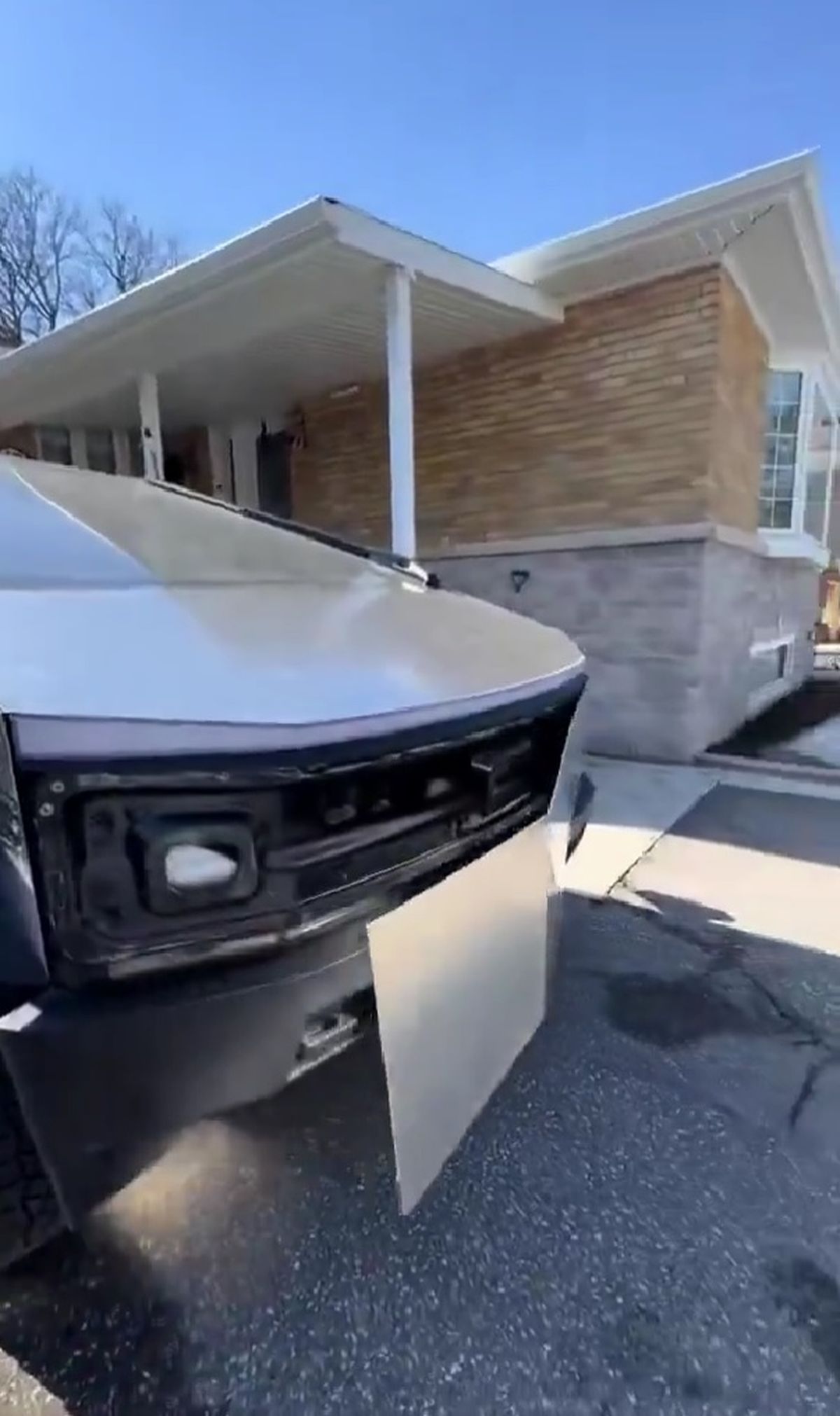 Elon Musk enfrenta una nueva polémica con los Cybertruck de Tesla. Elon Musk enfrenta una nueva polémica con los Cybertruck de Tesla.