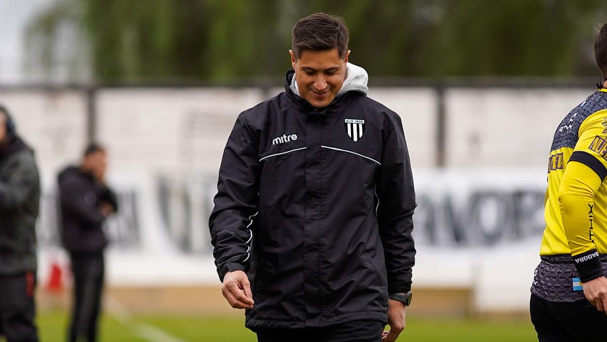 Ezequiel Medrán destacó el compromiso, la entrega y el sacrificio de sus jugadores. Ezequiel Medrán destacó el compromiso, la entrega y el sacrificio de sus jugadores.