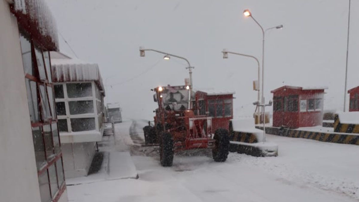Nevó en alta montaña y cerraron el paso Cristo Redentor