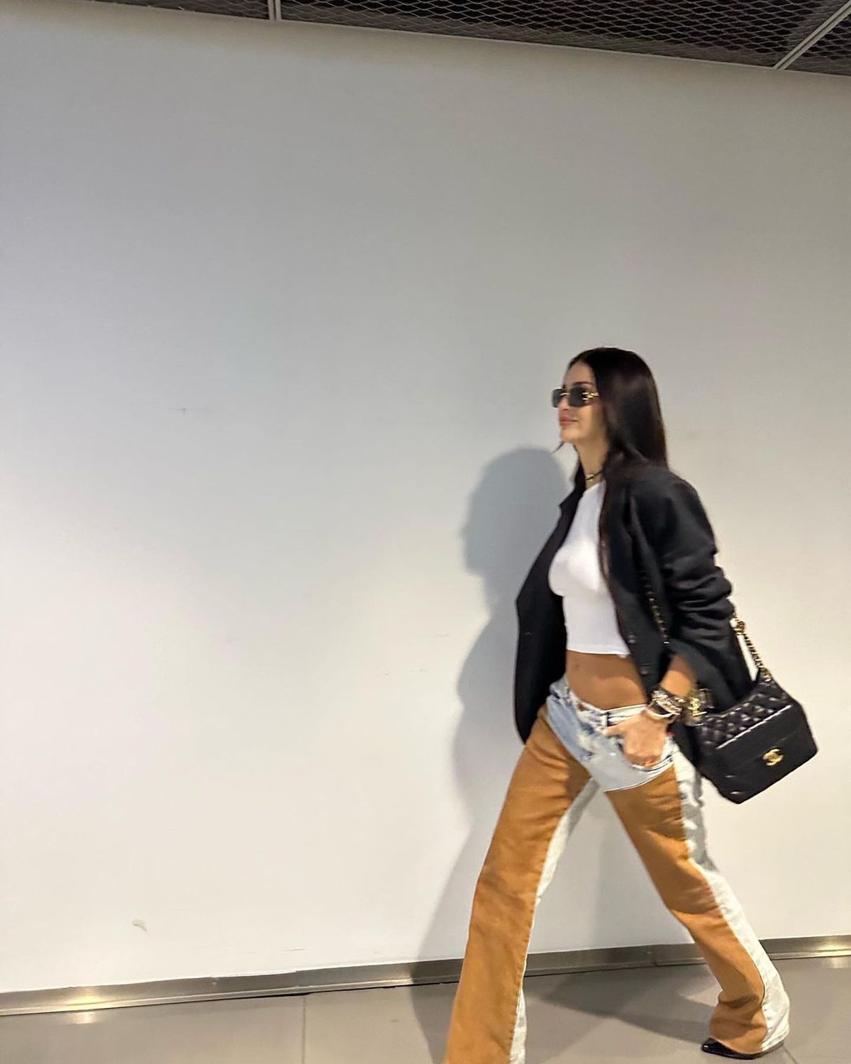 Zaira Nara pasea en pantaloncitos customizados y paraliza Turquía. Zaira Nara pasea en pantaloncitos customizados y paraliza Turquía.