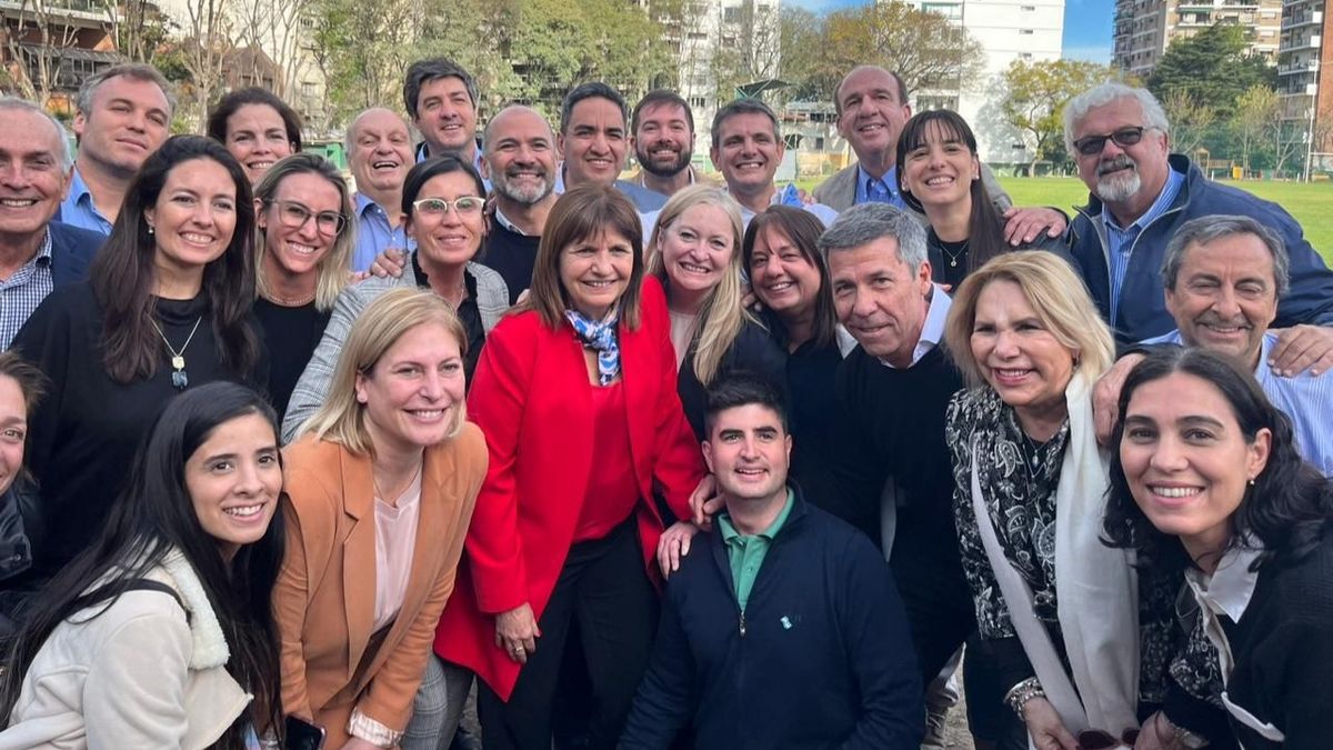 Del encuentro participaron dirigentes de todo el país. Pegada a Bullrich, la vicegobernadora electa de Mendoza, Hebe Casado. Del encuentro participaron dirigentes de todo el país. Pegada a Bullrich, la vicegobernadora electa de Mendoza, Hebe Casado.