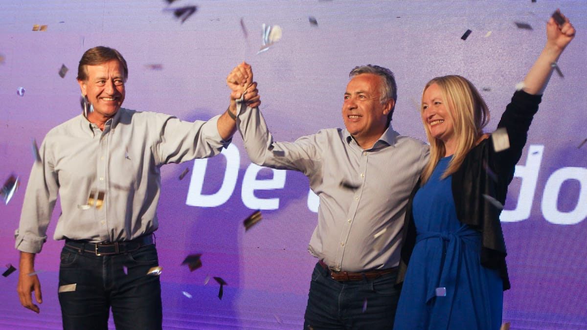Rodolfo Suarez, Alfredo Cornejo y Hebe Casado, cuando ganaron las elecciones.
