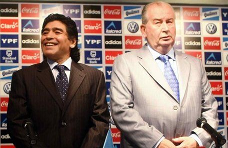 Grondona y Diego hablaron por teléfono: todo apunta a la continuidad del Diez
