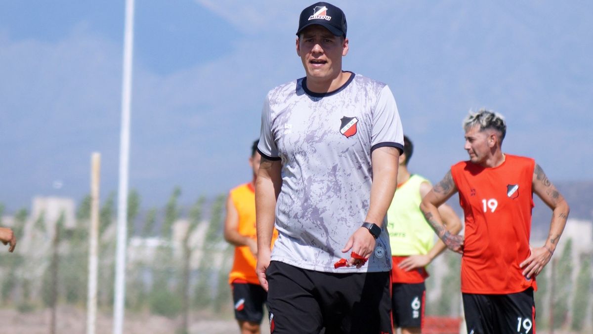 El entrenador valoró el plantel competitivo que tiene, con los jugadores que se quedaron y los refuerzos que arribaron.