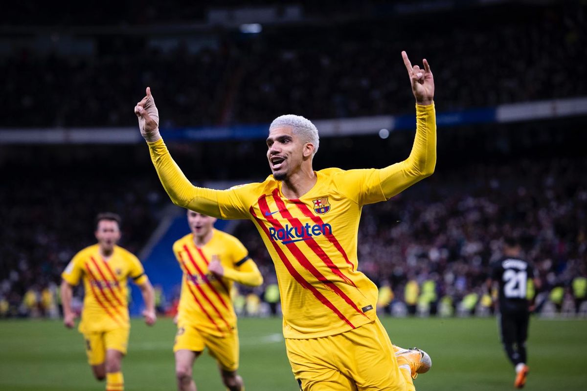 Ronald Araujo, uruguayo, marcó el segundo tanto del Barcelona ante el Real Madrid