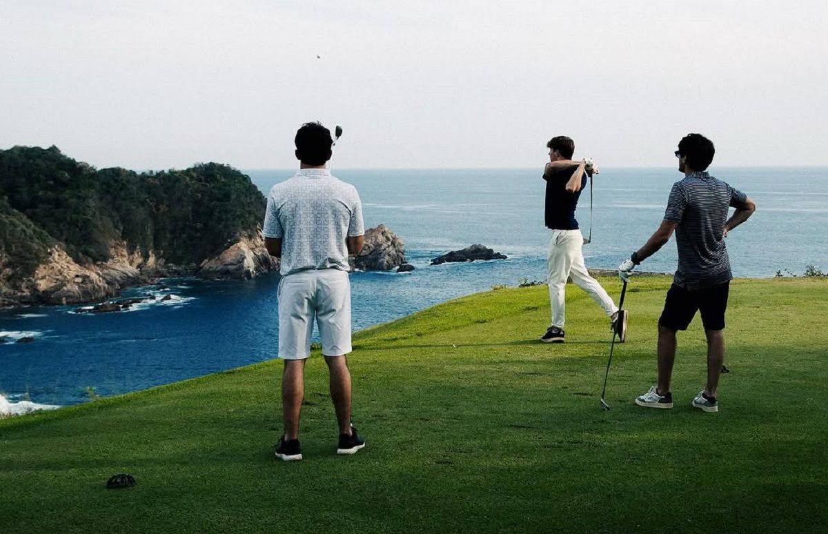 El piloto se relaja, practicando otro deporte.