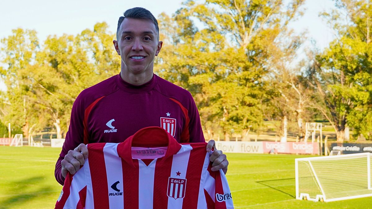 Muslera con su nueva camiseta.