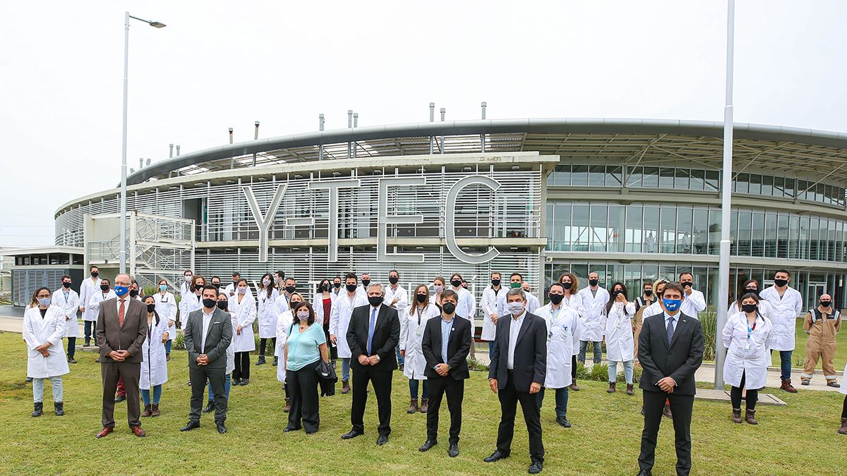 Alberto Fernández visitó las instalaciones de Y-Tec.
