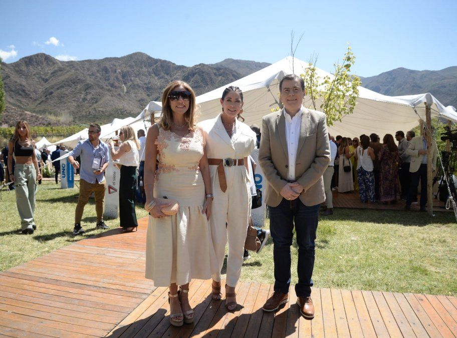 Pamela David junto a Gerardo Zamora, gobernador de Santiago del Estero y su mujer la senadora nacional Claudia Ledesma Abdala.