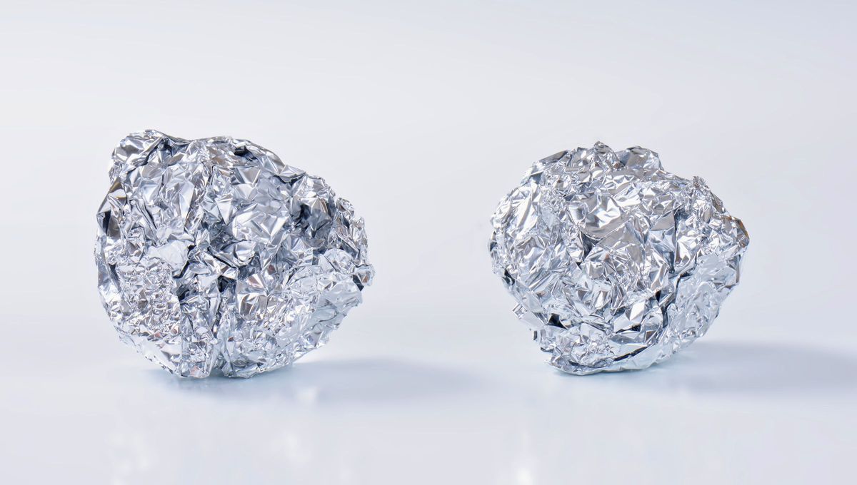 El papel aluminio puede darte grandes beneficios en la heladera de casa. El papel aluminio puede darte grandes beneficios en la heladera de casa.