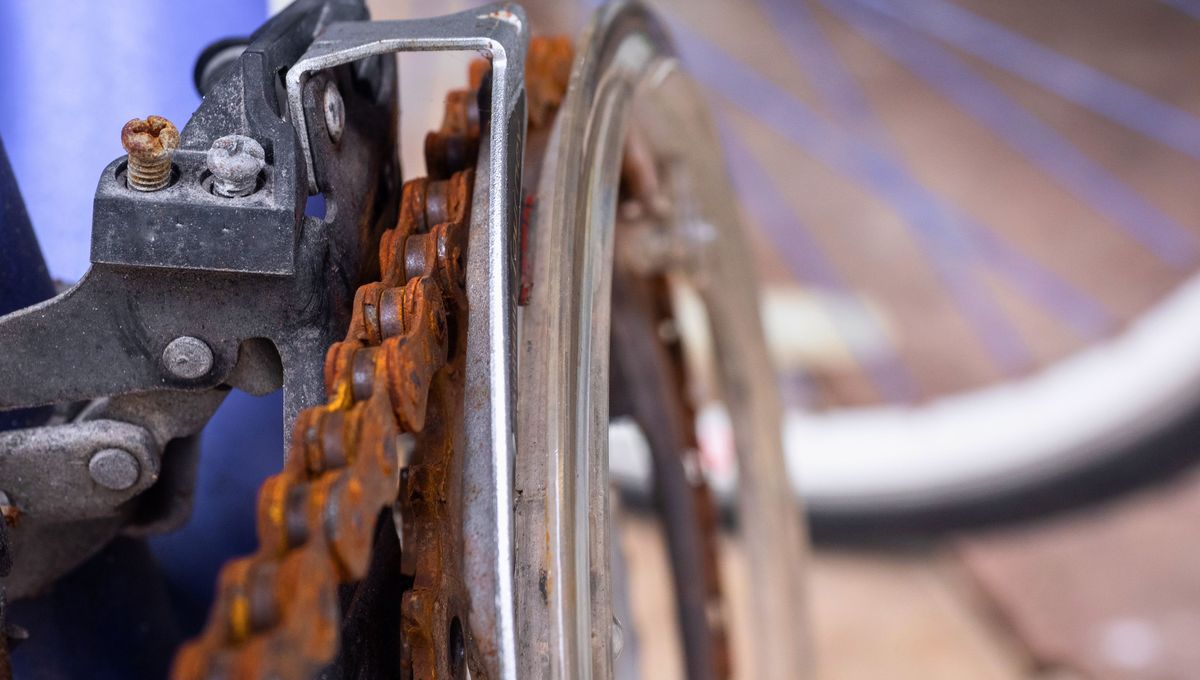 Con vinagre puedes mantener la cadena de la bicicleta impecable.&nbsp;