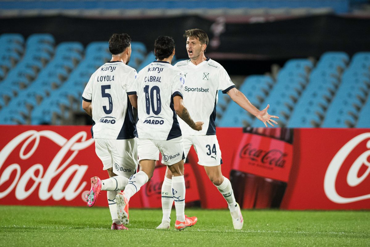 Los Rojos, de blanco, jugarán con la Lepra.