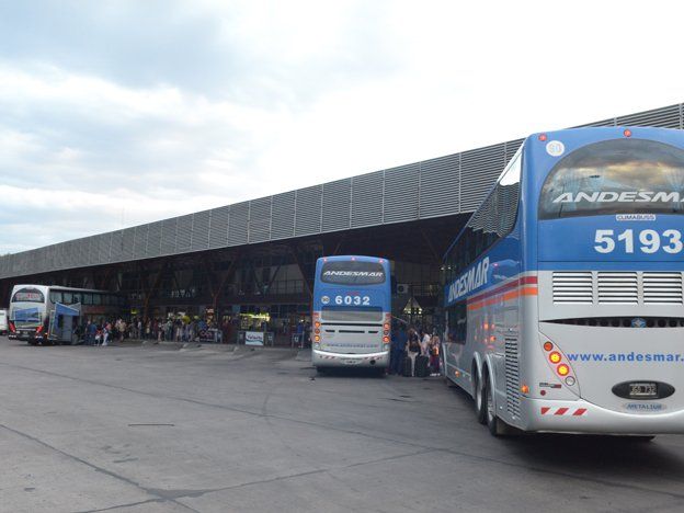 No salen micros de larga distancia desde la Terminal del Sol por el paro del gremio nacional de choferes