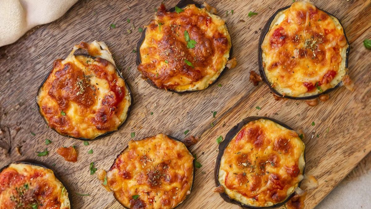 Dieta para bajar de peso: la receta de pizzas de berenjena ricas y saludables con 7 ingredientes