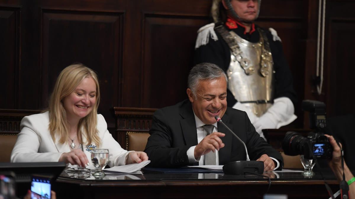 Alfredo Cornejo y Hebe Casado en la Asamblea Legislativa