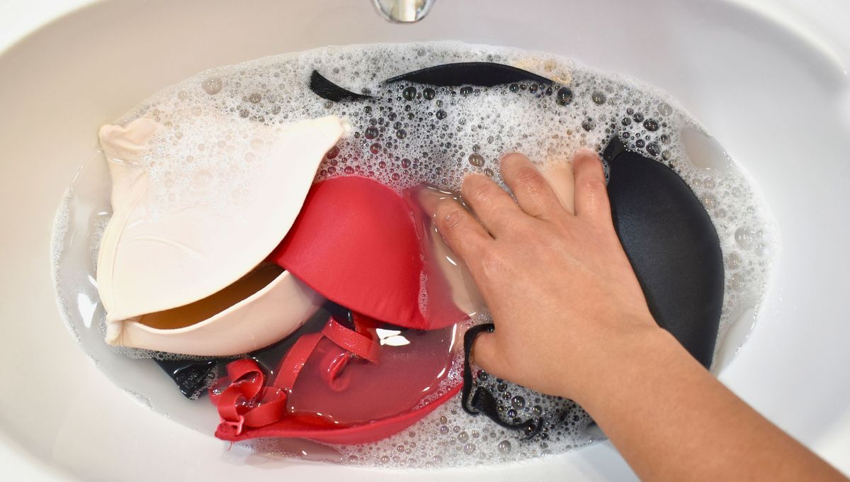 La humedad en la ropa interior genera mal olor y daña los tejidos La humedad en la ropa interior genera mal olor y daña los tejidos