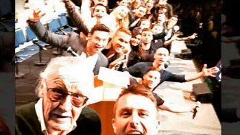 Stan Lee reunió a los superhéroes en una selfie