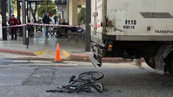 Una adolescente de 13 años murió en un terrible accidente: iba en su bicicleta y un camión le pasó por encima Una adolescente de 13 años murió en un terrible accidente: iba en su bicicleta y un camión le pasó por encima
