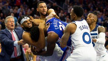 Hecatombe en la NBA: hubo piñas entre Filadelfia Sixers y Minnesota Timberwolves