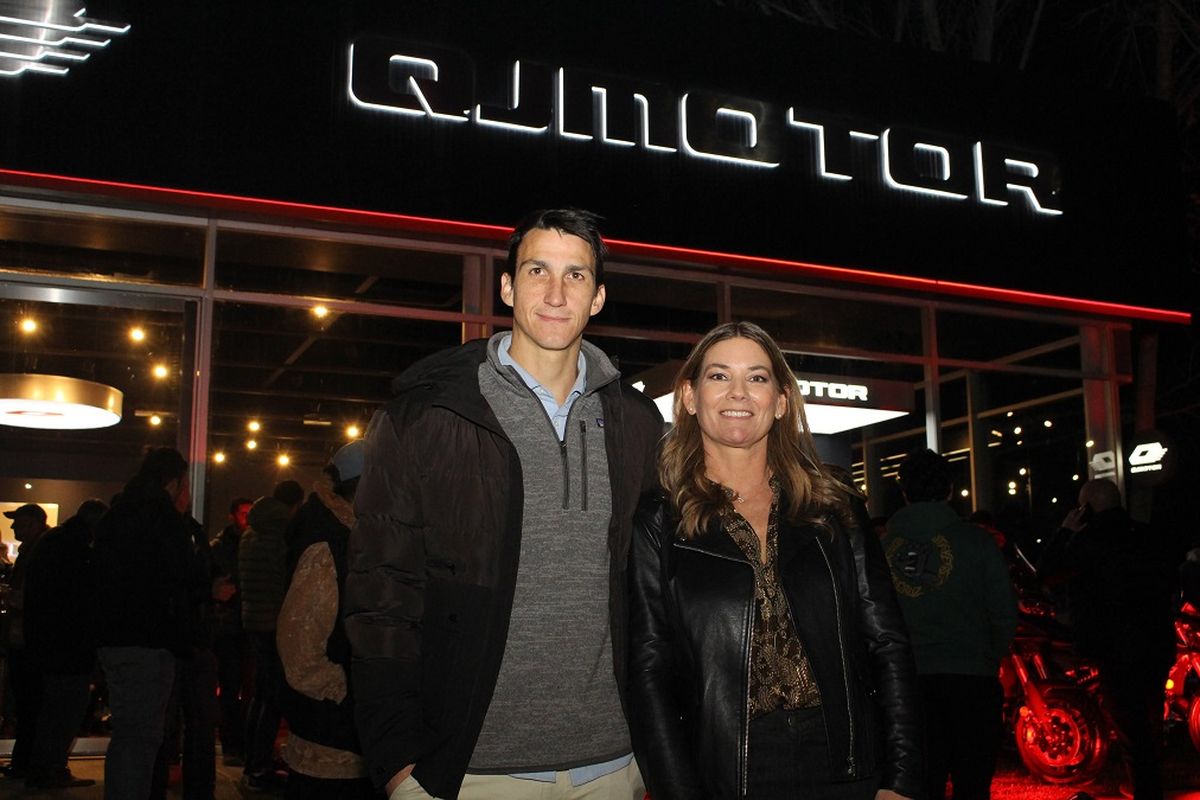 Cecilia Perlino Responsable del concesionario y Alejo Milito Brand Manager de QJ Motor. Cecilia Perlino Responsable del concesionario y Alejo Milito Brand Manager de QJ Motor.