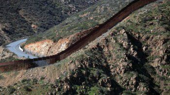 Trump dijo que el muro con México se construirá 